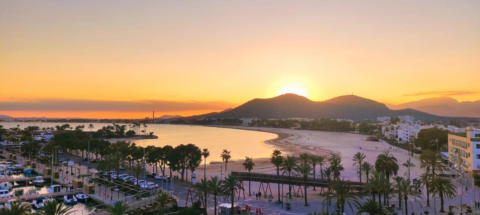 Tranquilo Apartamento Con Vistas Al Mar. Port de Alcudia  Exteriör bild